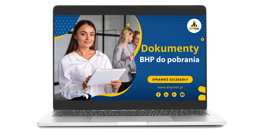 Uśmiechnięta młoda kobieta z tabletem w ręku będąca na szkoleniu BHP