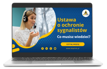 kobieta w słuchawkach na stanowisku pracy